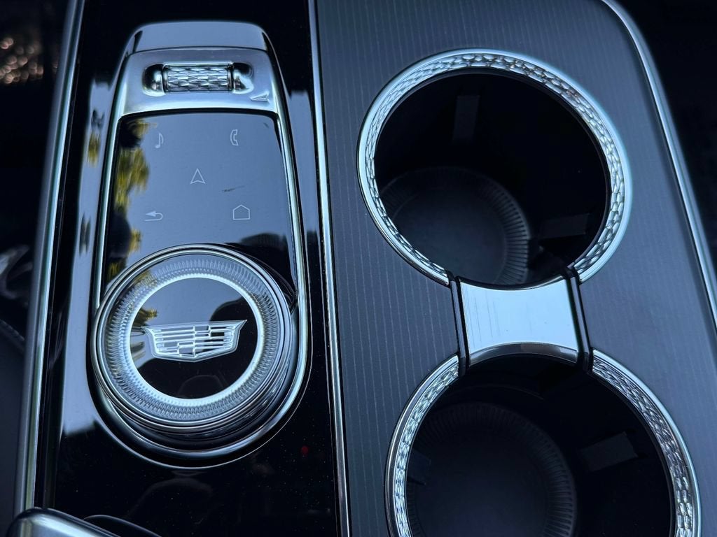 2024 Cadillac LYRIQ Luxury 2