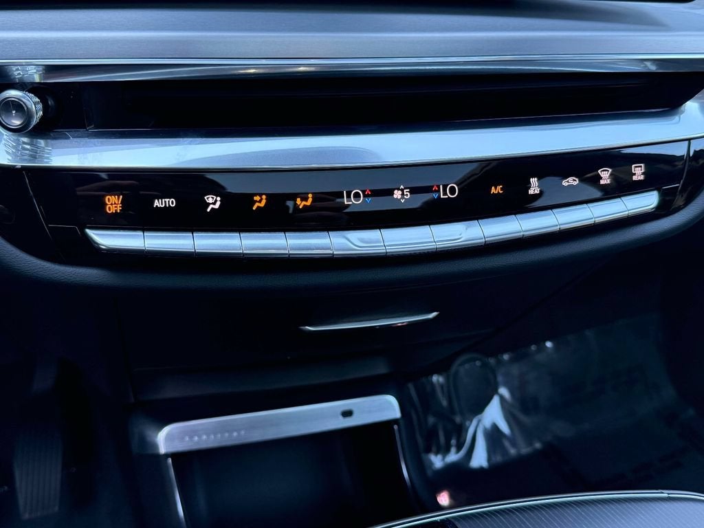 2024 Cadillac LYRIQ Luxury 2
