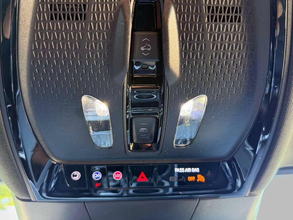2024 Cadillac LYRIQ Luxury 2
