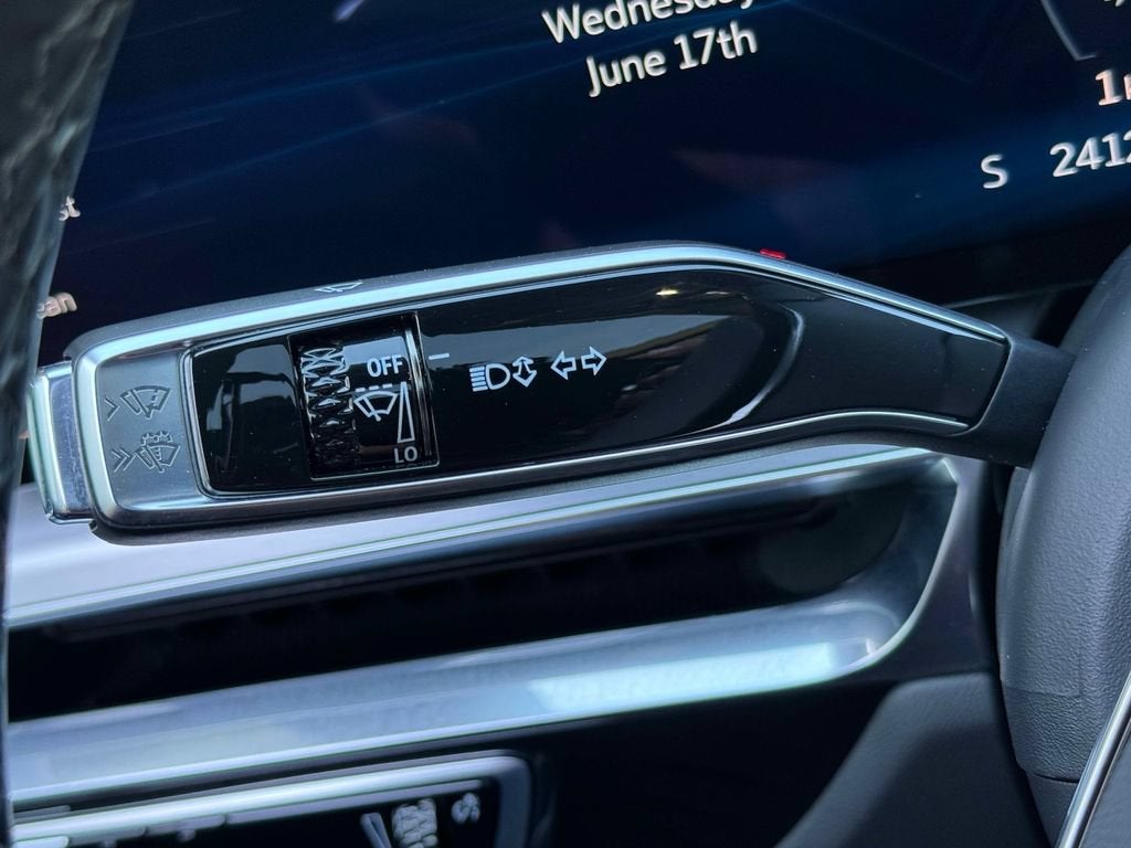 2024 Cadillac LYRIQ Luxury 2
