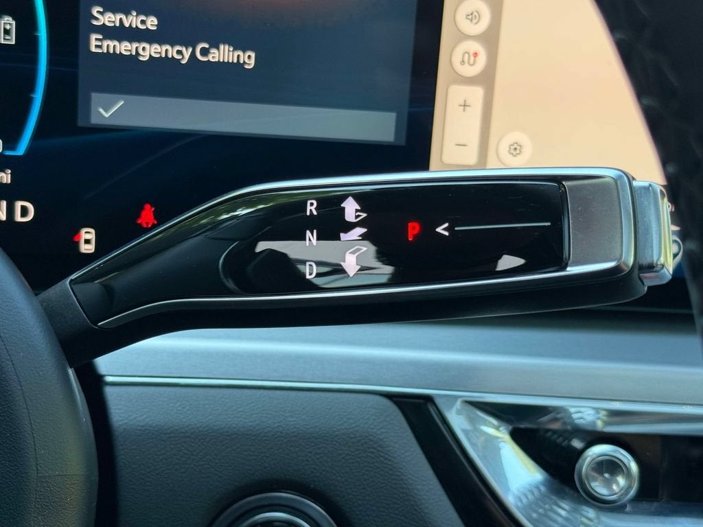 2024 Cadillac LYRIQ Luxury 2