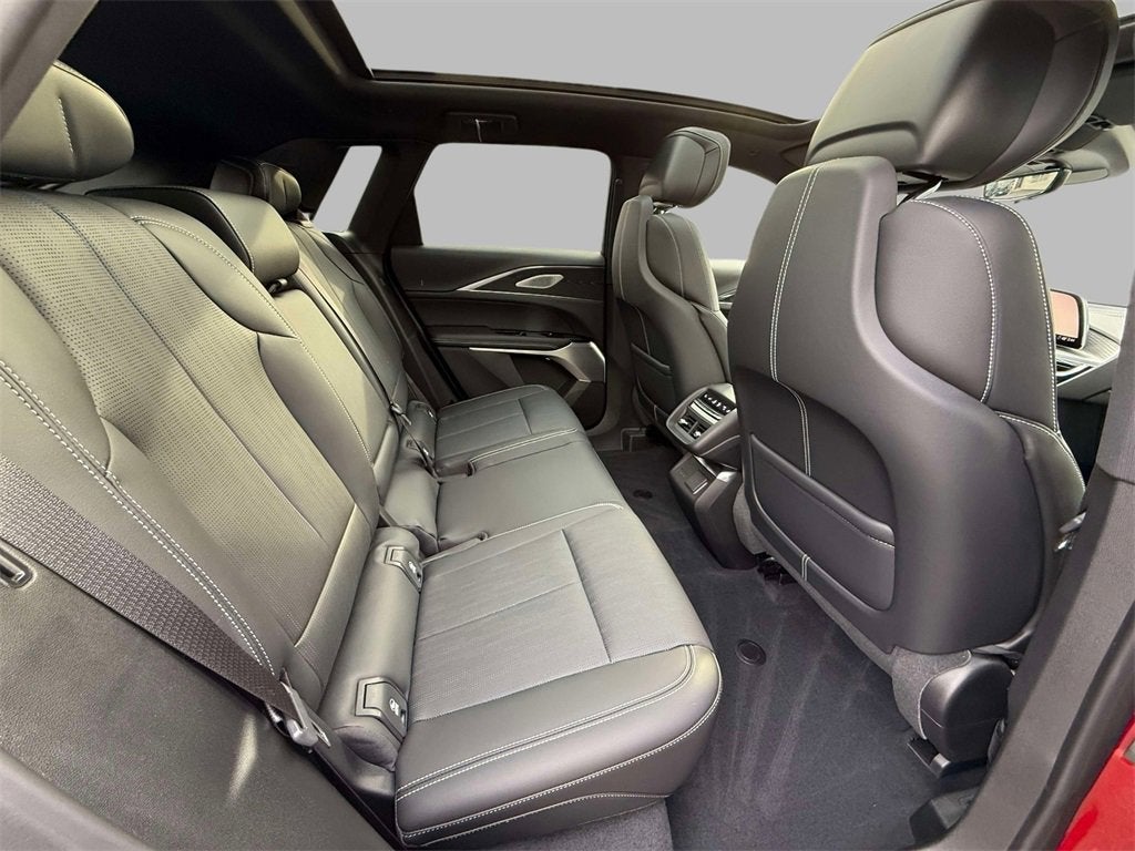 2024 Cadillac LYRIQ Luxury 3