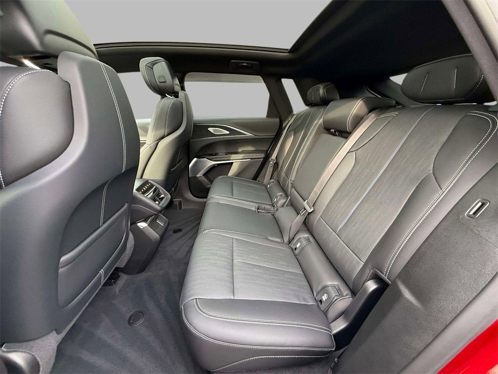 2024 Cadillac LYRIQ Luxury 3