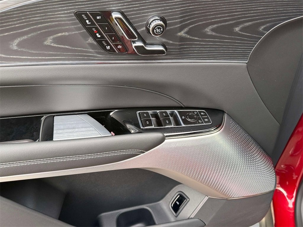 2024 Cadillac LYRIQ Luxury 3