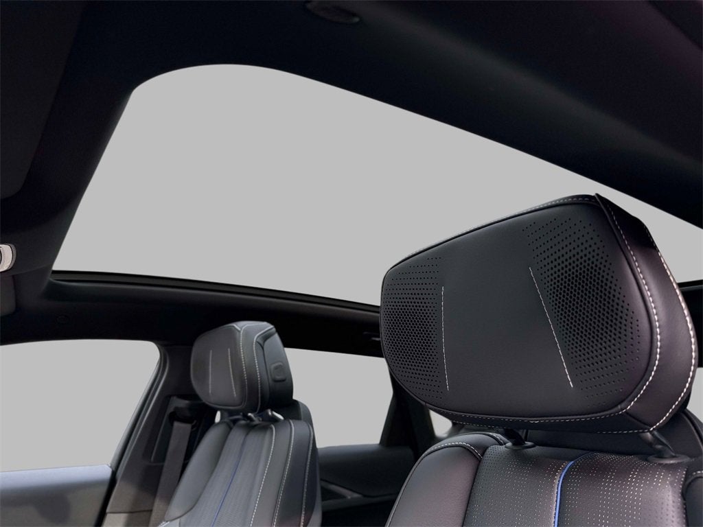 2024 Cadillac LYRIQ Luxury 3