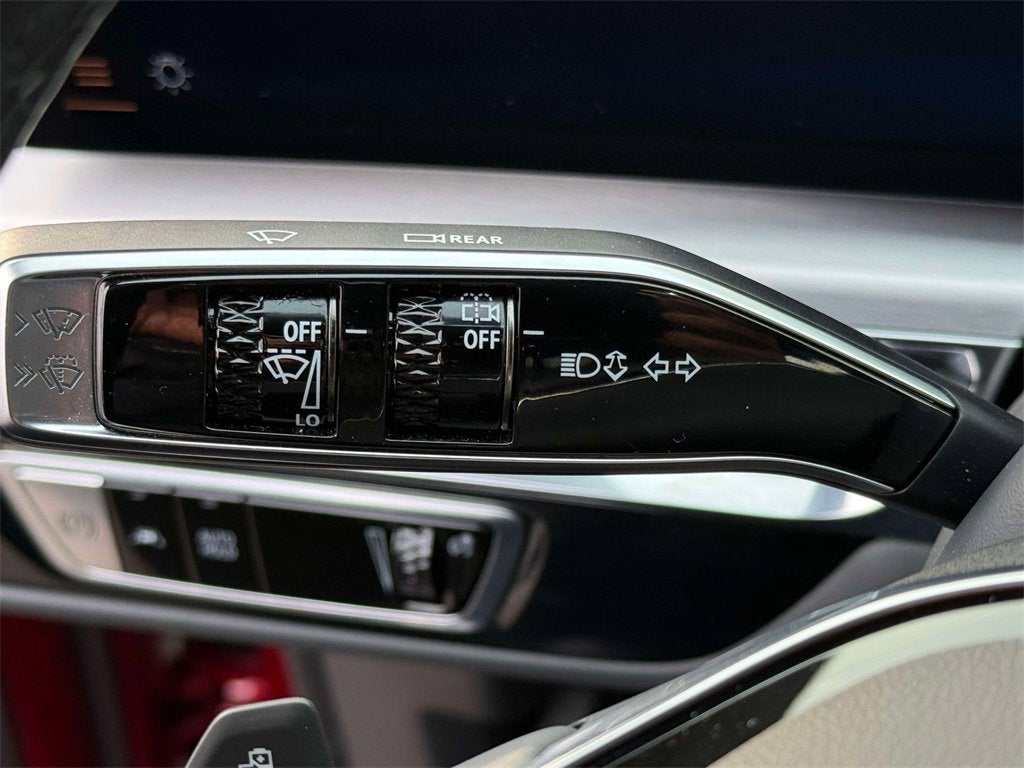 2024 Cadillac LYRIQ Luxury 3