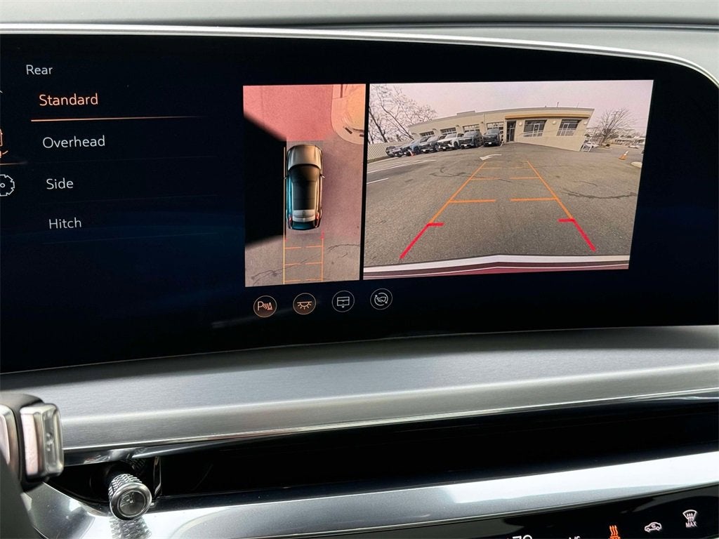 2024 Cadillac LYRIQ Luxury 3