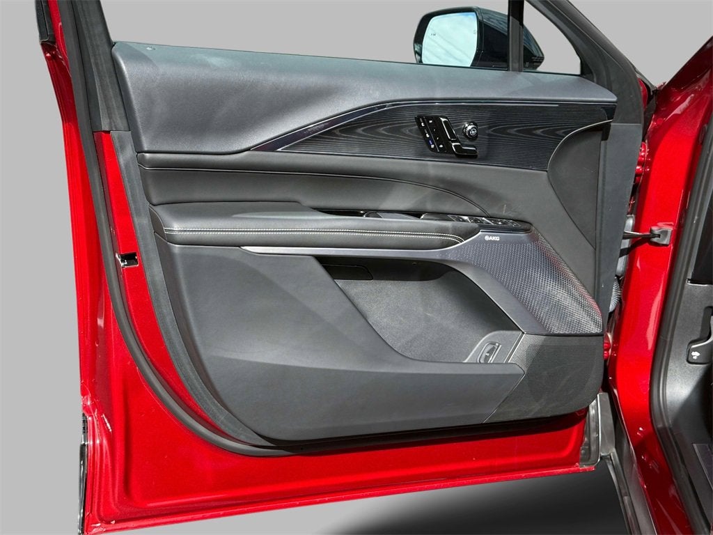 2024 Cadillac LYRIQ Luxury 3