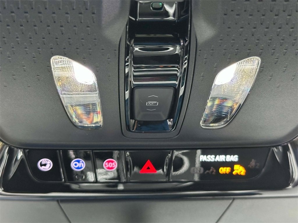 2024 Cadillac LYRIQ Luxury 3