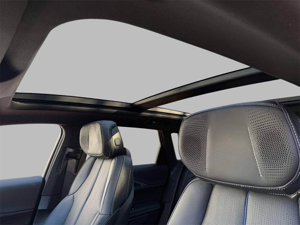 2024 Cadillac LYRIQ Luxury 3