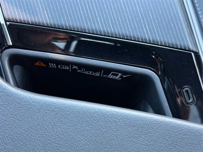 2024 Cadillac LYRIQ Luxury 3