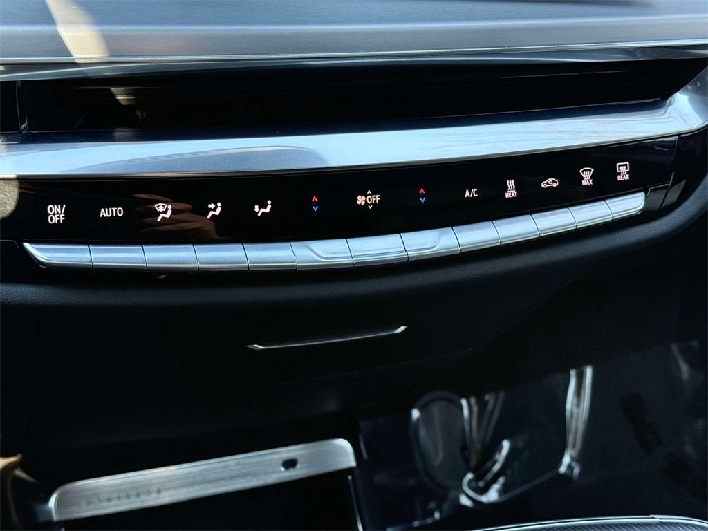 2024 Cadillac LYRIQ Luxury 3