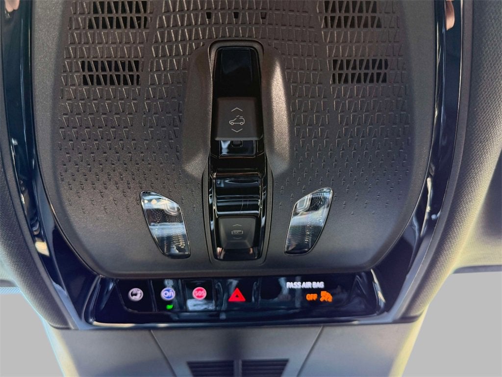 2024 Cadillac LYRIQ Luxury 3