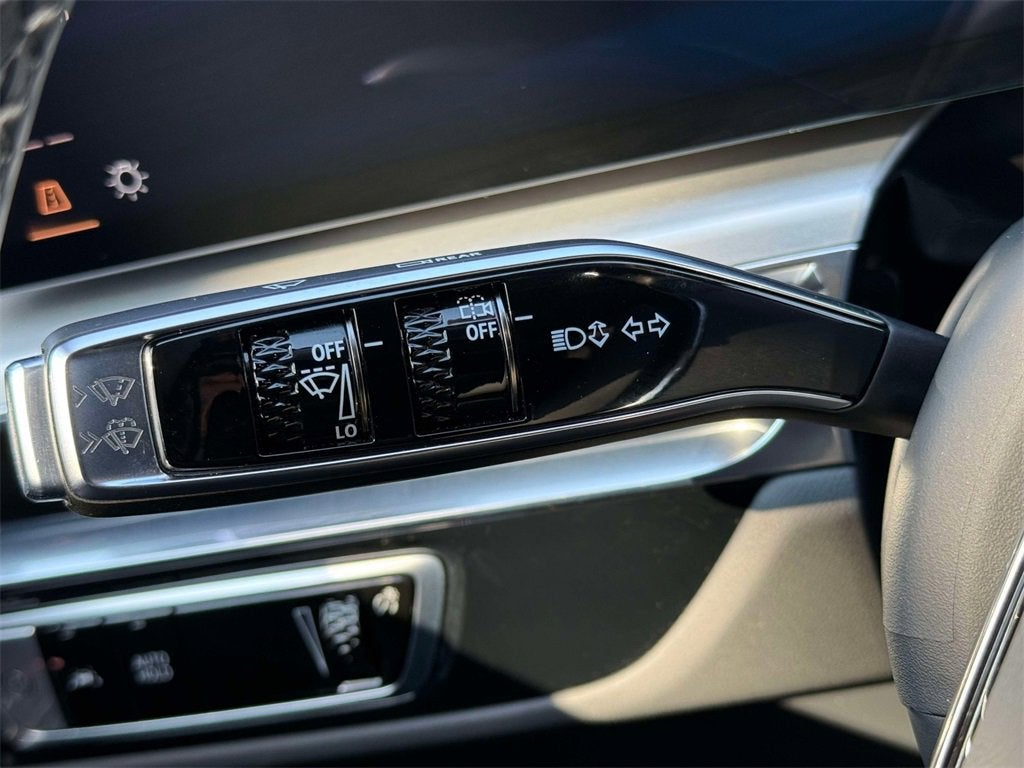 2024 Cadillac LYRIQ Luxury 3