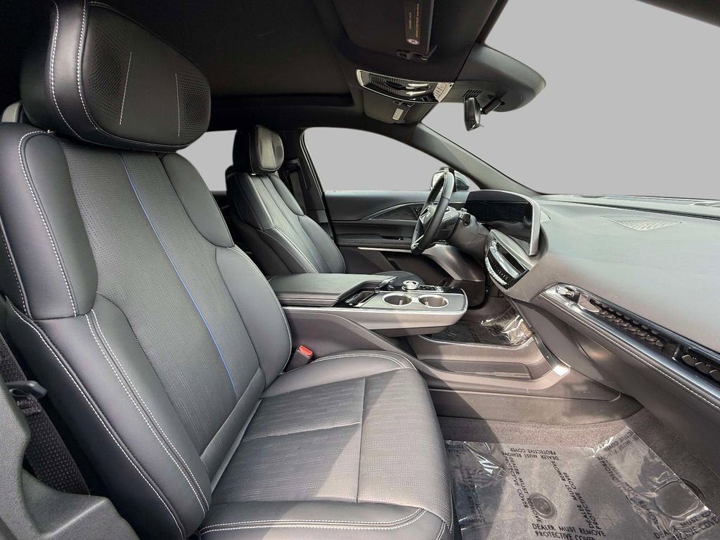 2024 Cadillac LYRIQ Luxury 3