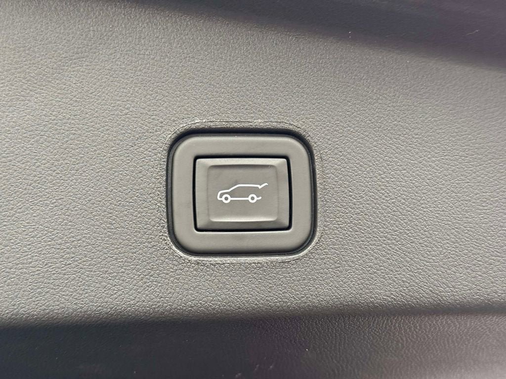 2024 Cadillac LYRIQ Luxury 3