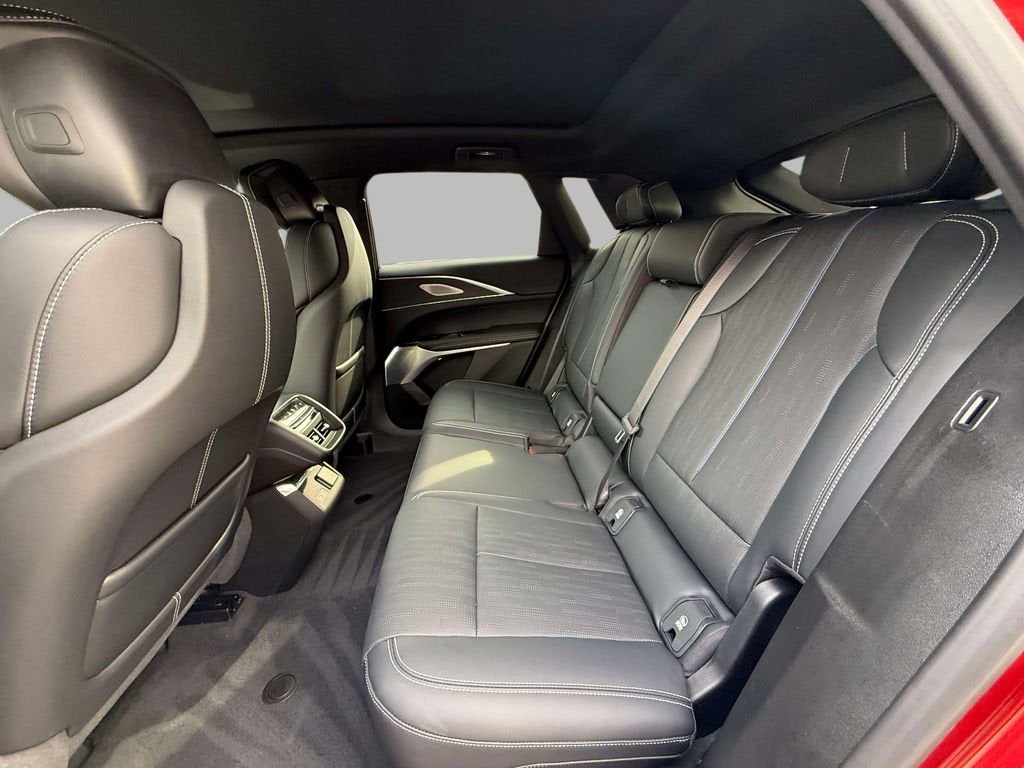 2024 Cadillac LYRIQ Luxury 3