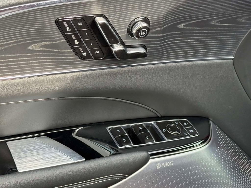 2024 Cadillac LYRIQ Luxury 3