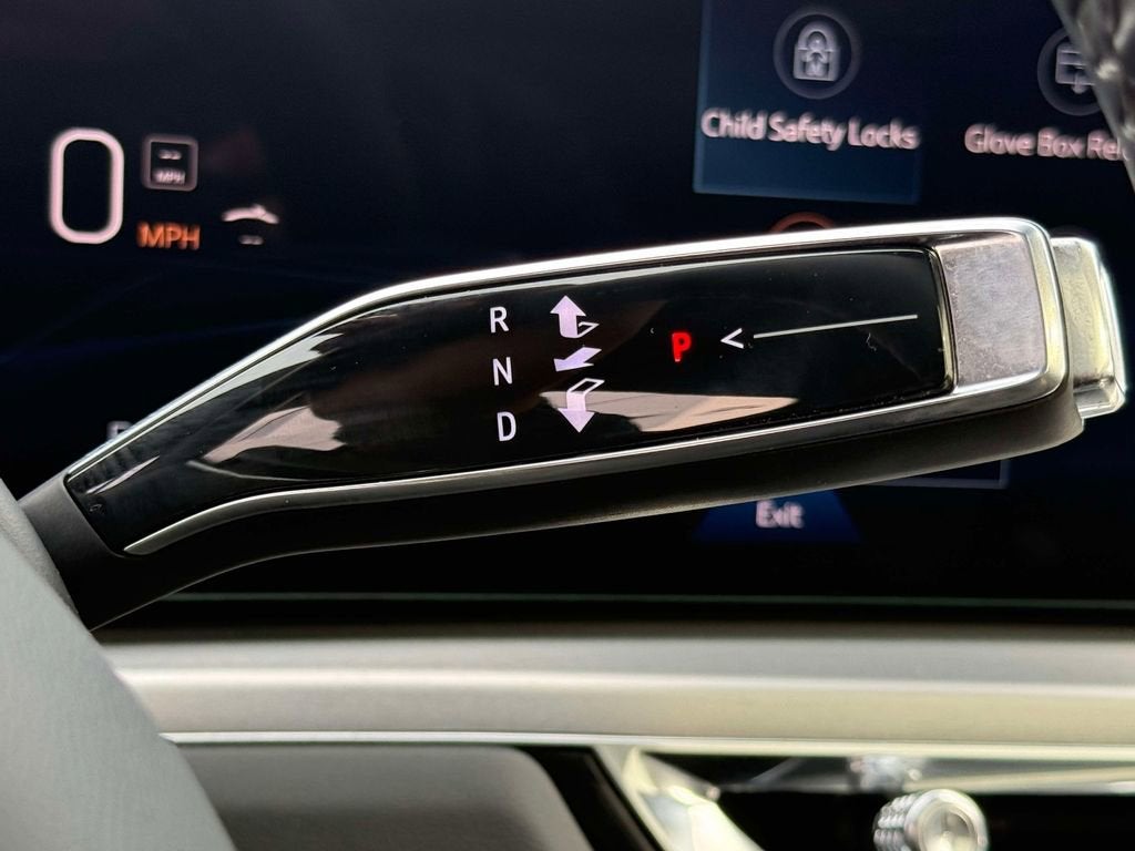 2024 Cadillac LYRIQ Luxury 3