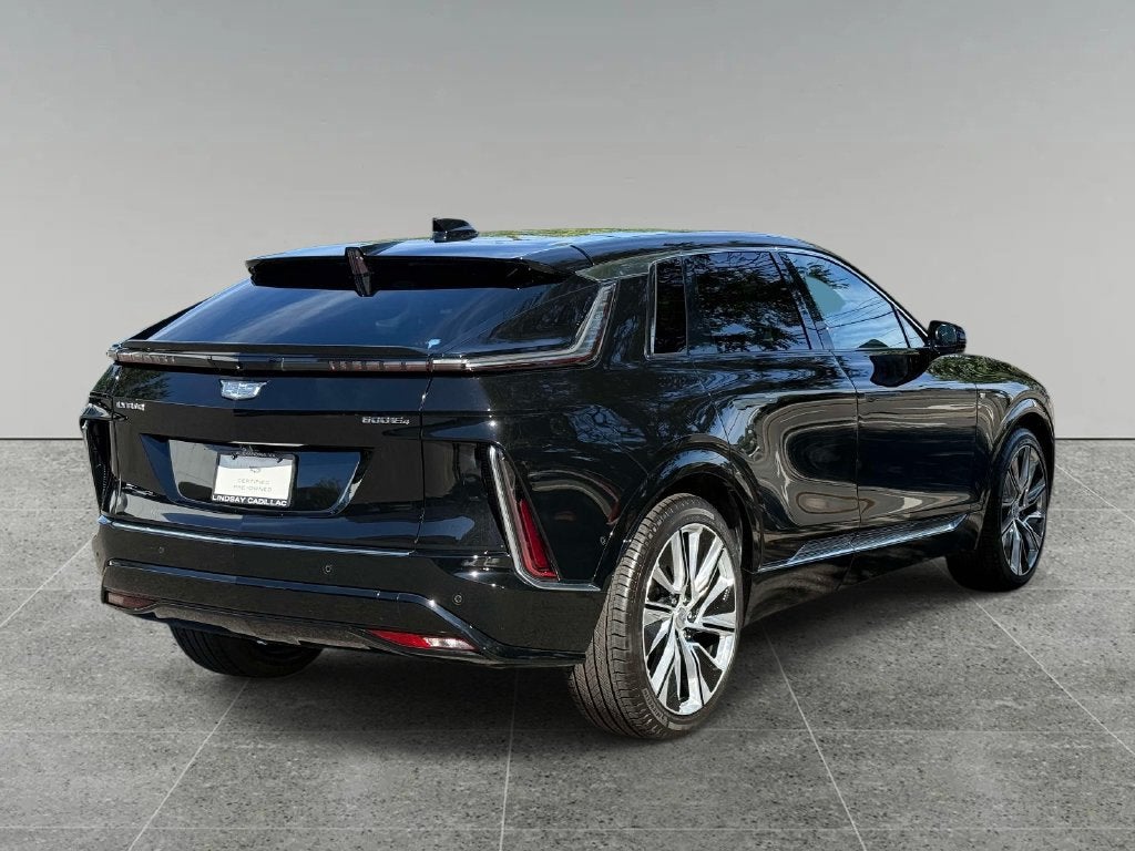 2025 Cadillac LYRIQ Luxury 3