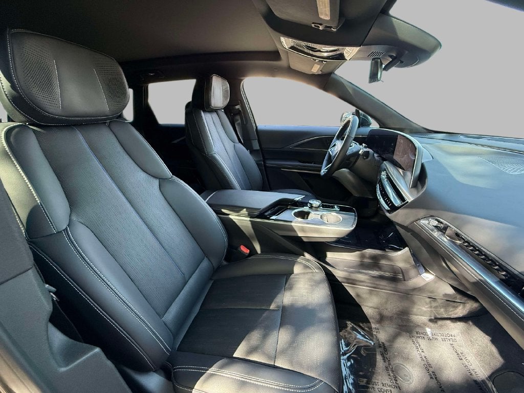 2025 Cadillac LYRIQ Luxury 3