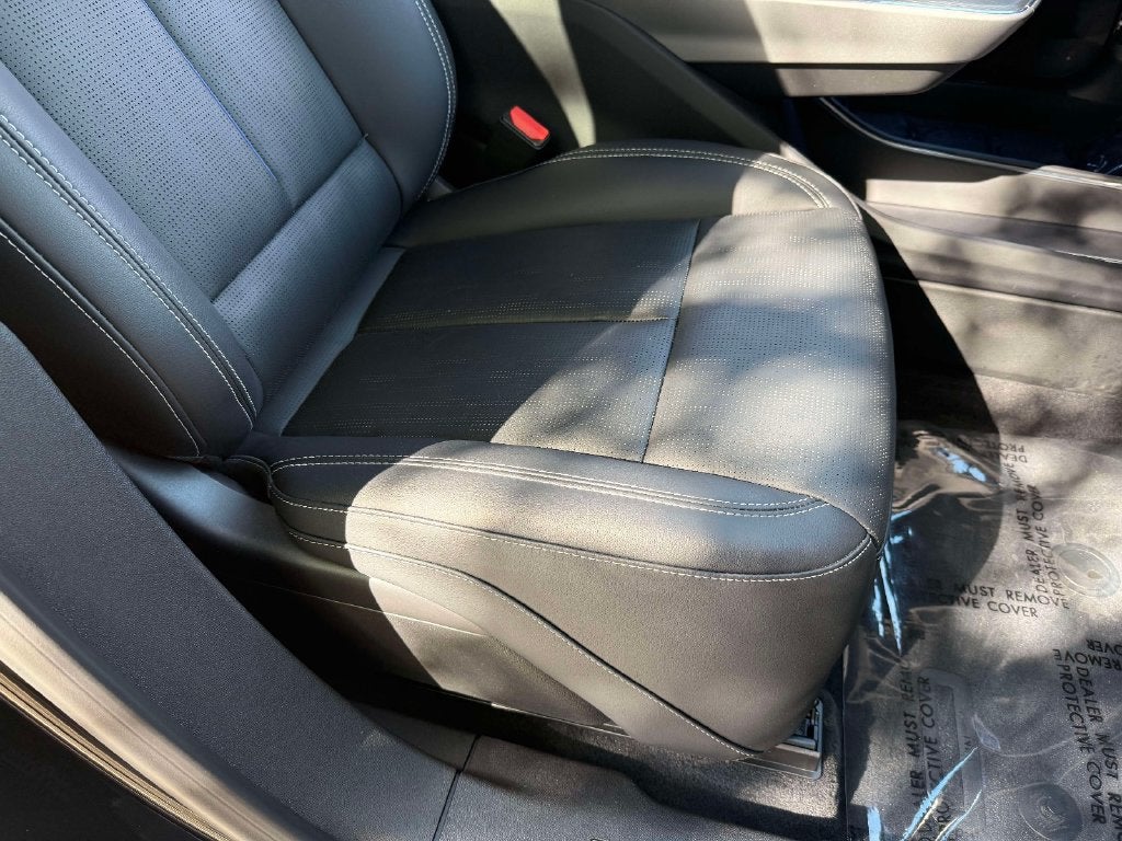 2025 Cadillac LYRIQ Luxury 3