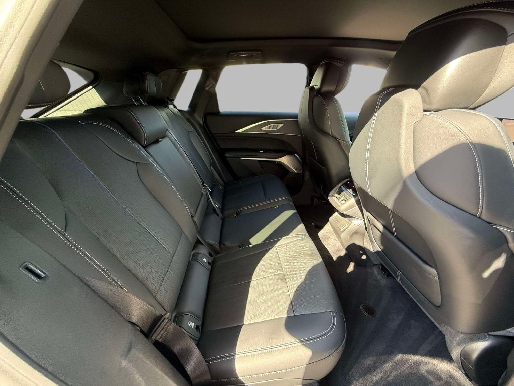 2025 Cadillac LYRIQ Luxury 3