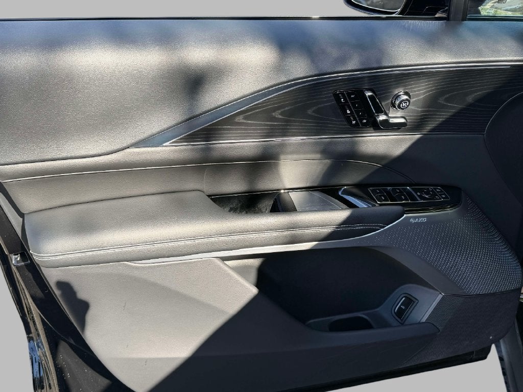 2025 Cadillac LYRIQ Luxury 3