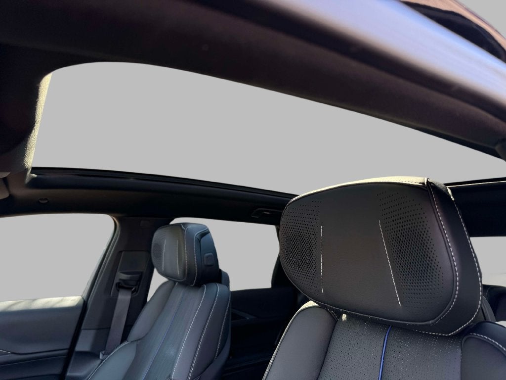2025 Cadillac LYRIQ Luxury 3