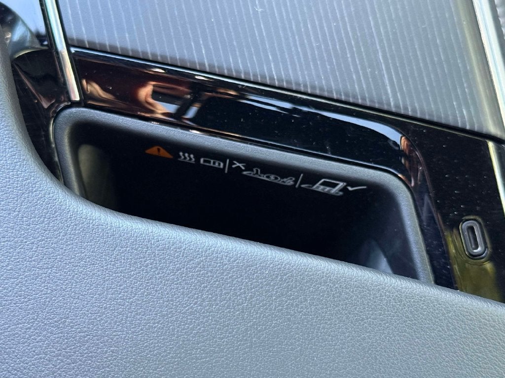 2025 Cadillac LYRIQ Luxury 3