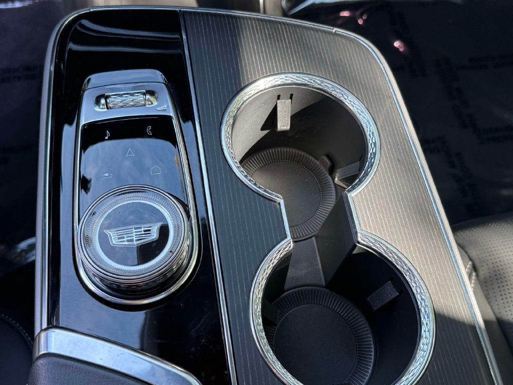 2025 Cadillac LYRIQ Luxury 3