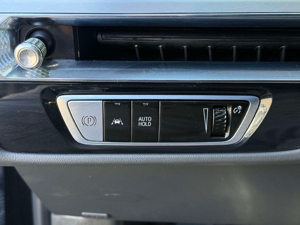 2025 Cadillac LYRIQ Luxury 3