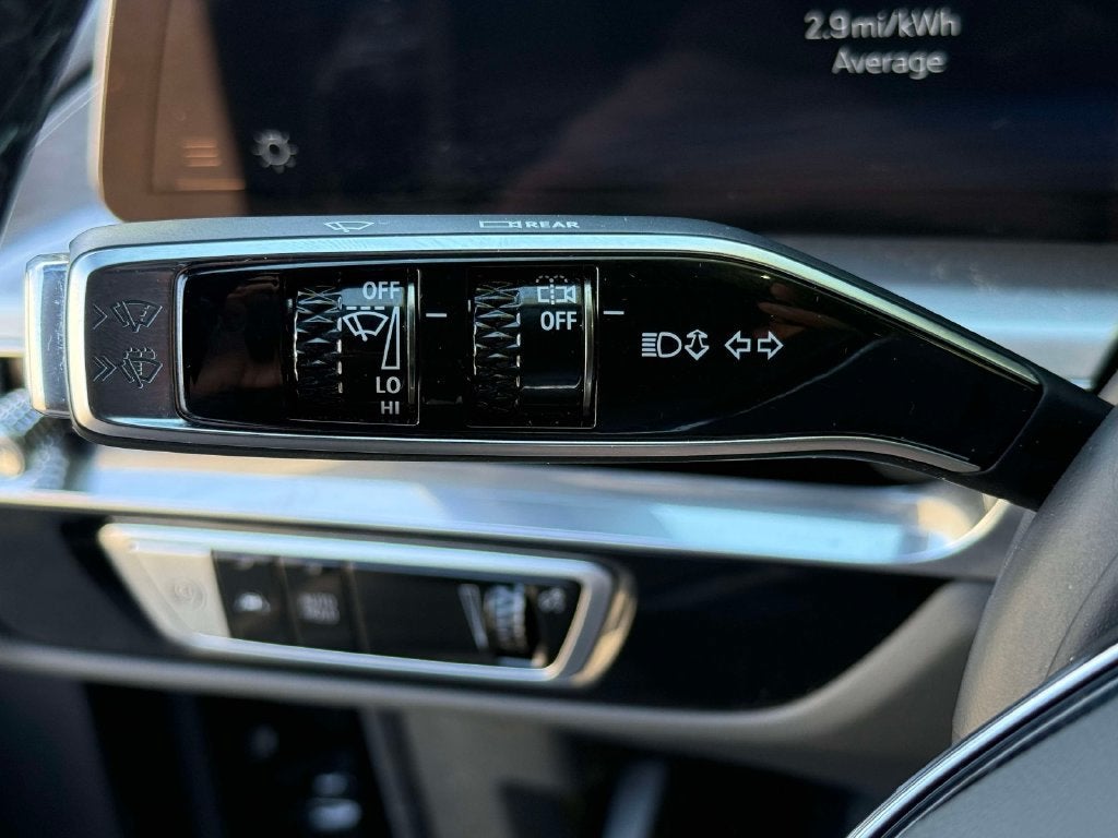 2025 Cadillac LYRIQ Luxury 3