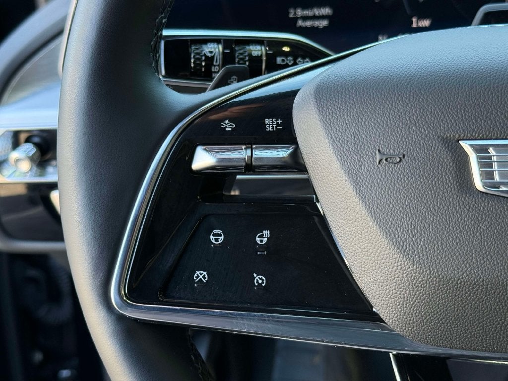2025 Cadillac LYRIQ Luxury 3
