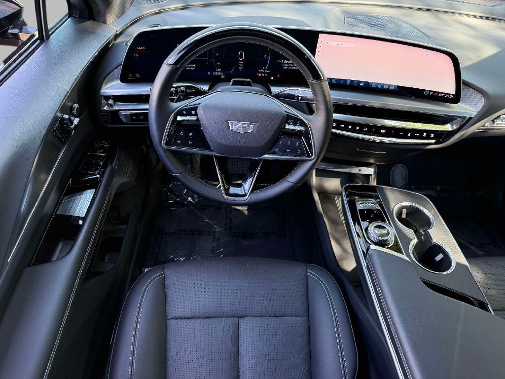 2025 Cadillac LYRIQ Luxury 3