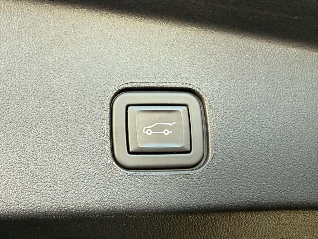 2024 Cadillac LYRIQ Sport 2