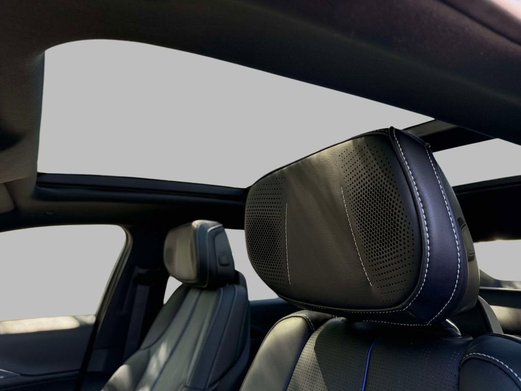 2024 Cadillac LYRIQ Sport 2