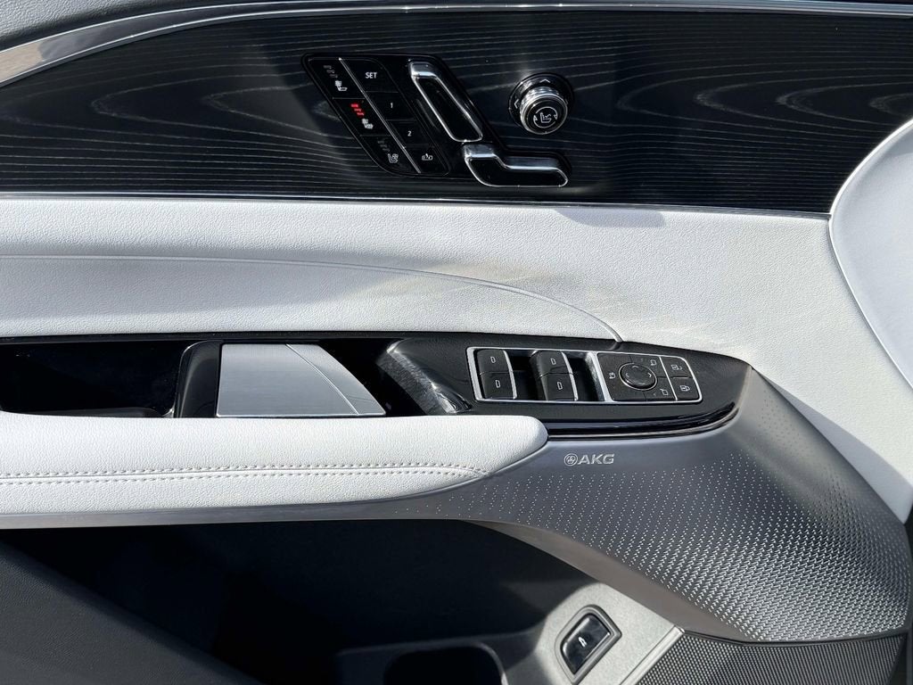 2024 Cadillac LYRIQ Sport 2