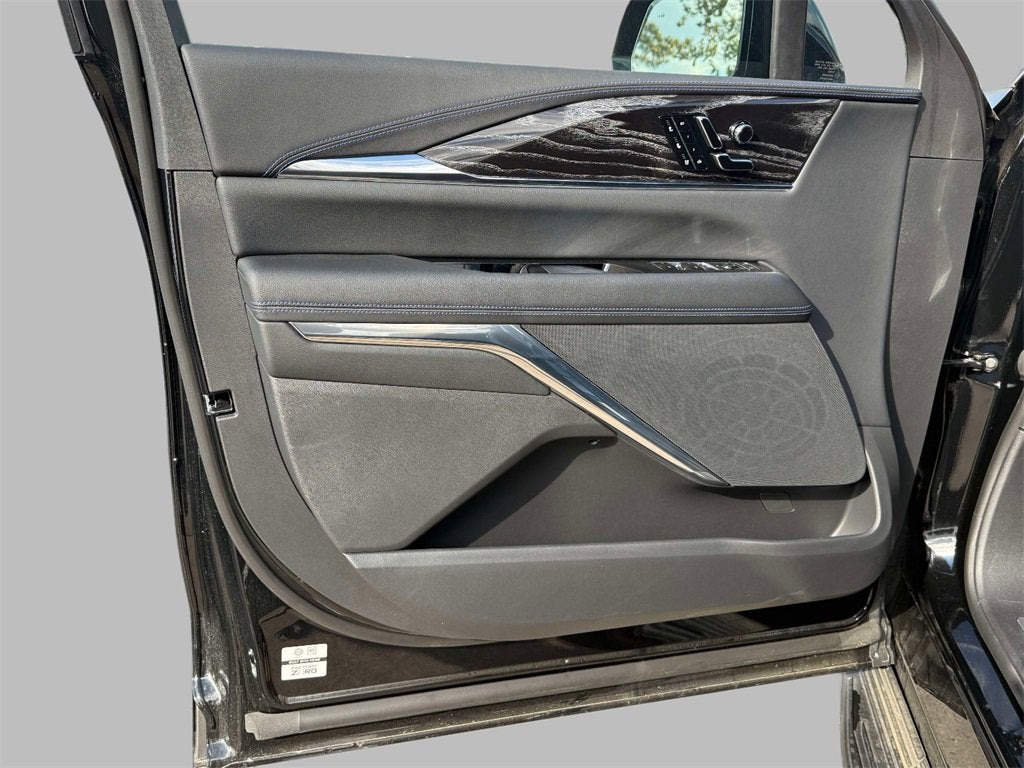 2025 Cadillac ESCALADE IQ Luxury 1