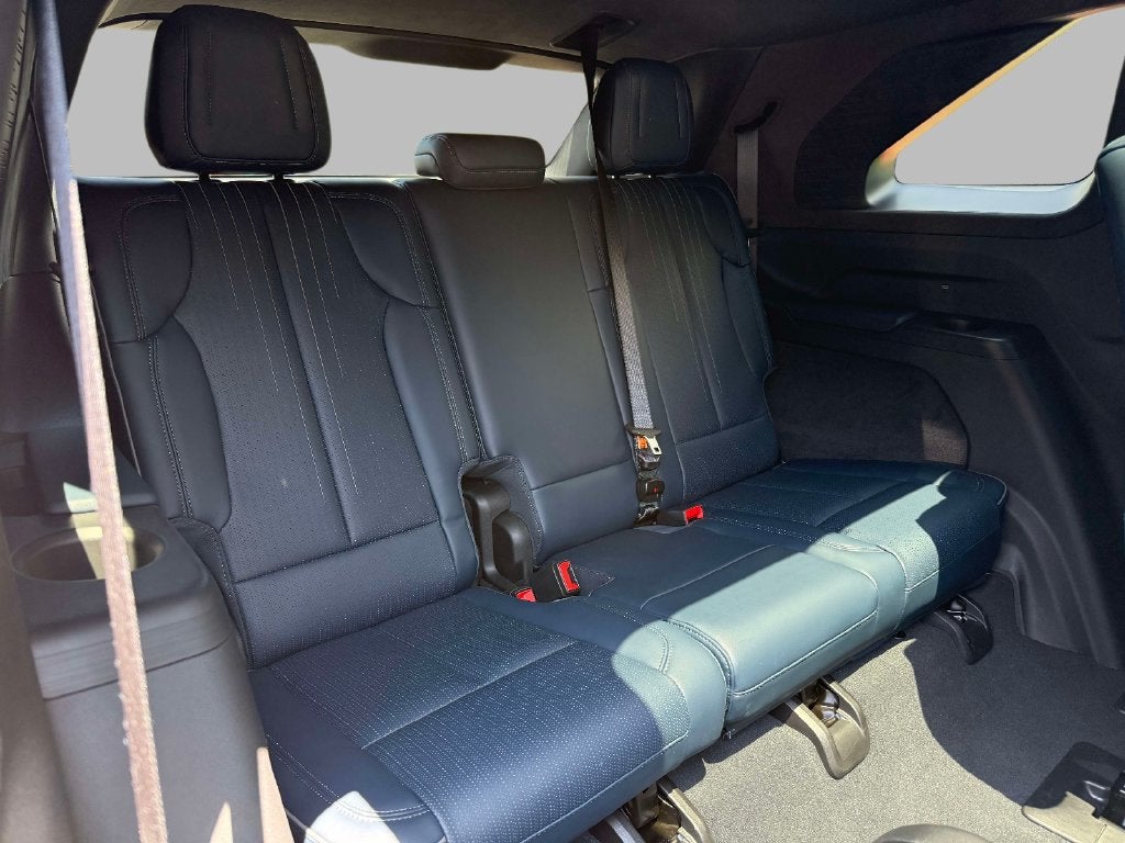 2025 Cadillac ESCALADE IQ Luxury 2
