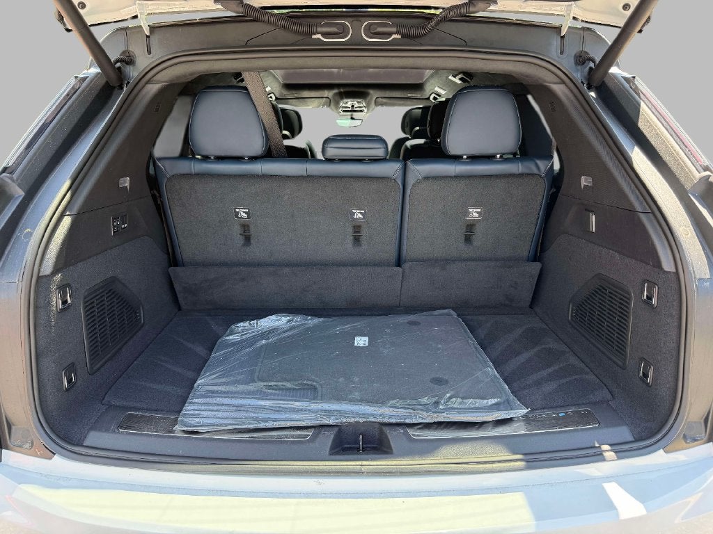 2025 Cadillac ESCALADE IQ Luxury 2