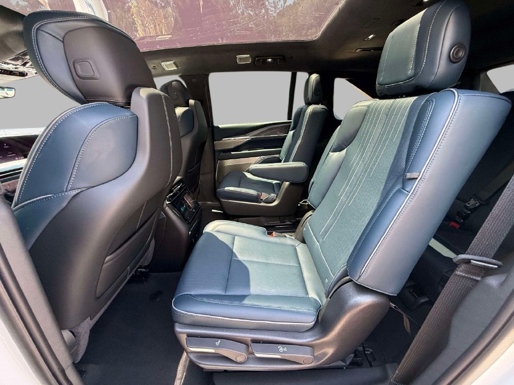 2025 Cadillac ESCALADE IQ Luxury 2