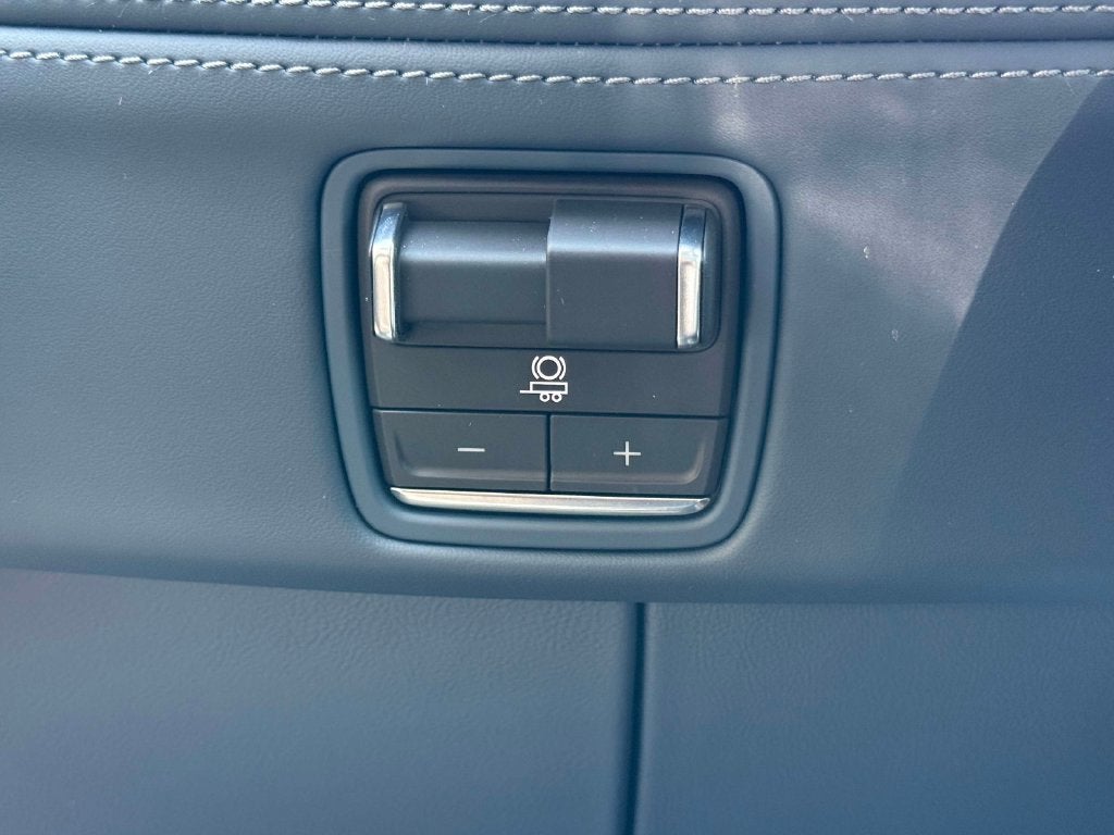 2025 Cadillac ESCALADE IQ Luxury 2