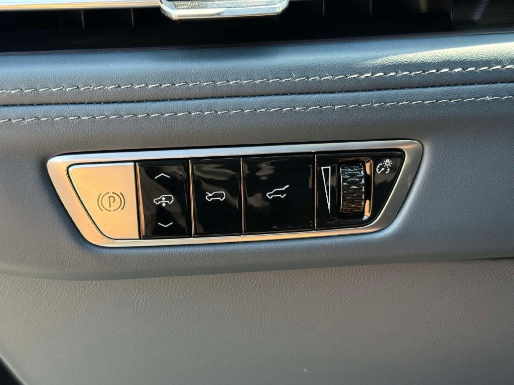 2025 Cadillac ESCALADE IQ Luxury 2