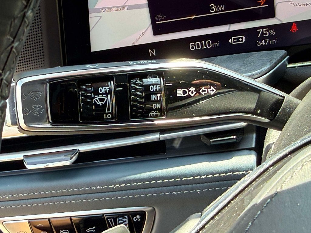 2025 Cadillac ESCALADE IQ Luxury 2