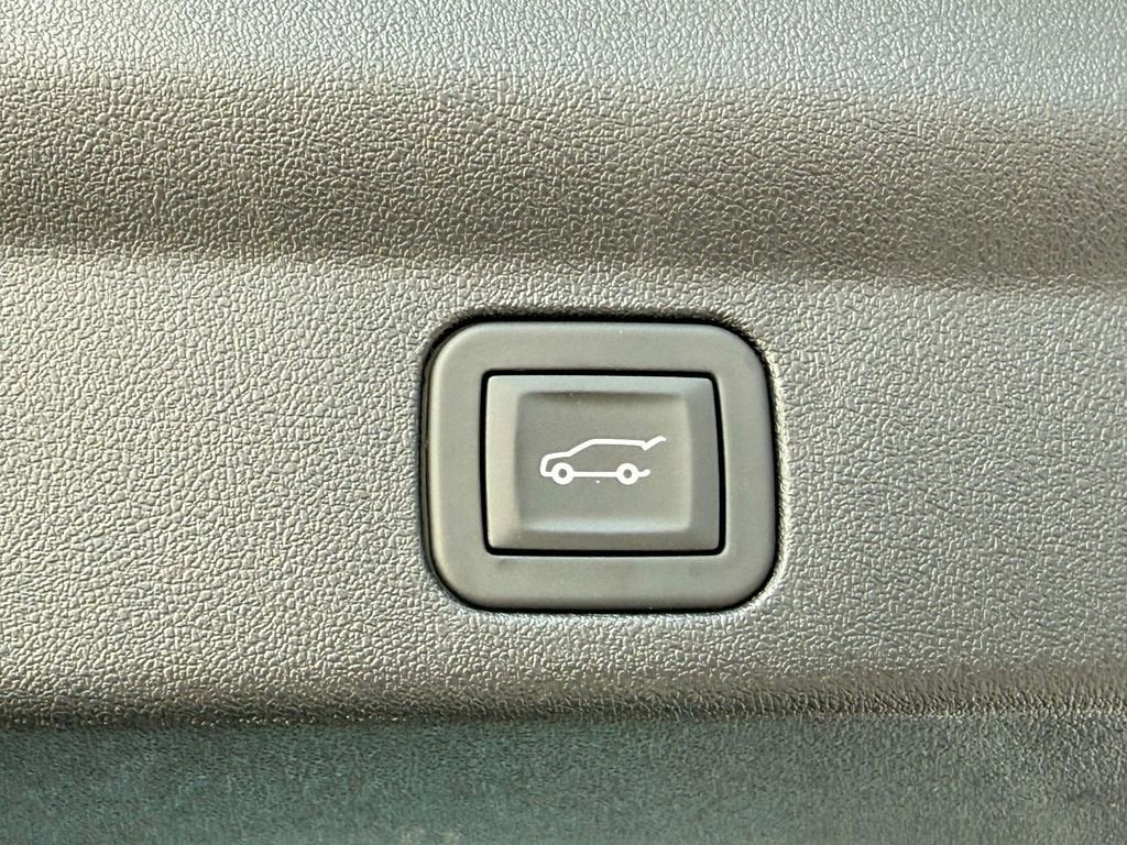 2025 Cadillac ESCALADE IQ Luxury 2