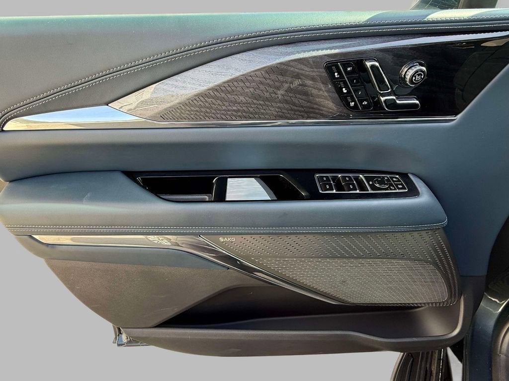 2025 Cadillac ESCALADE IQ Luxury 2