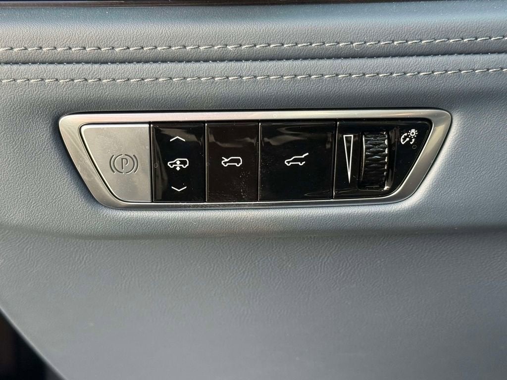 2025 Cadillac ESCALADE IQ Luxury 2