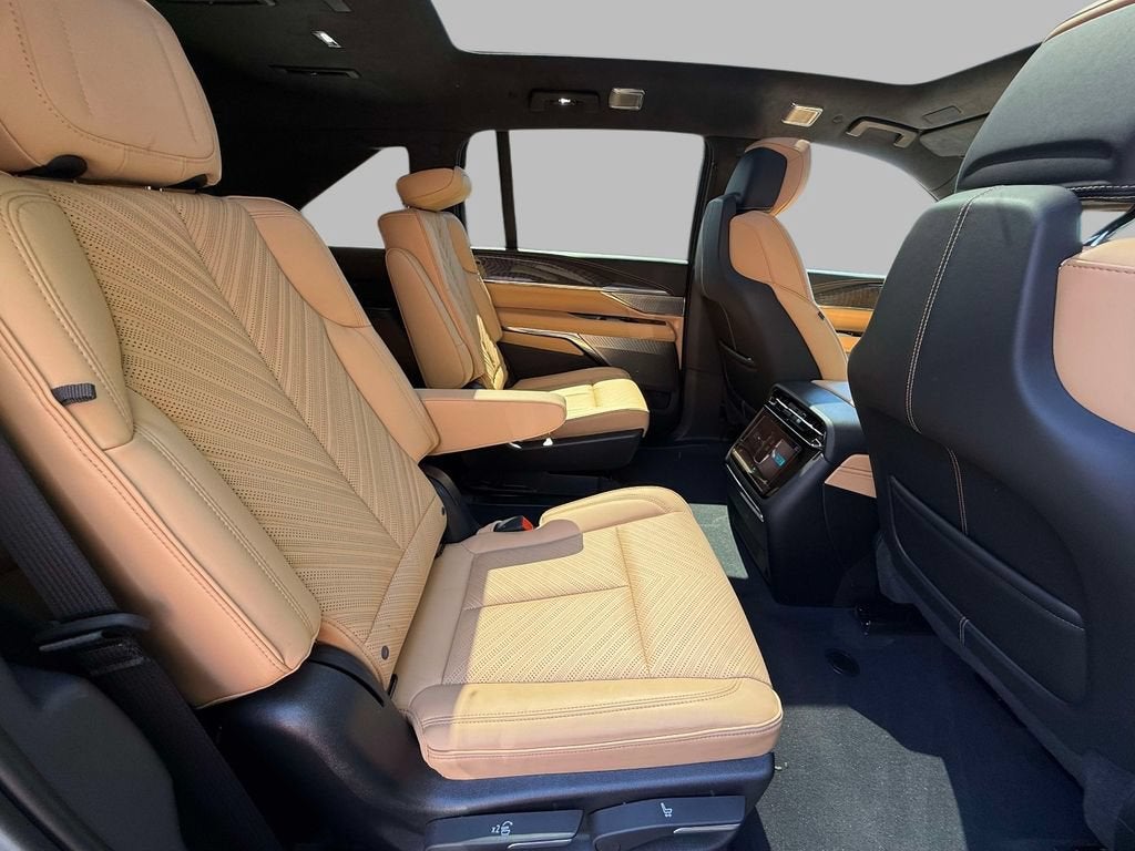 2025 Cadillac ESCALADE IQ Luxury 2