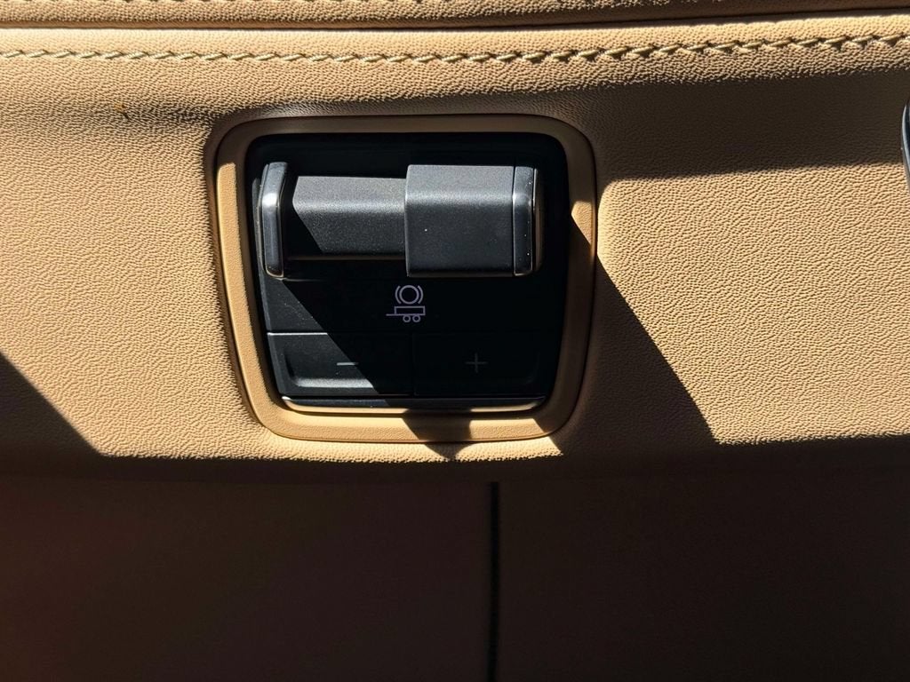 2025 Cadillac ESCALADE IQ Luxury 2